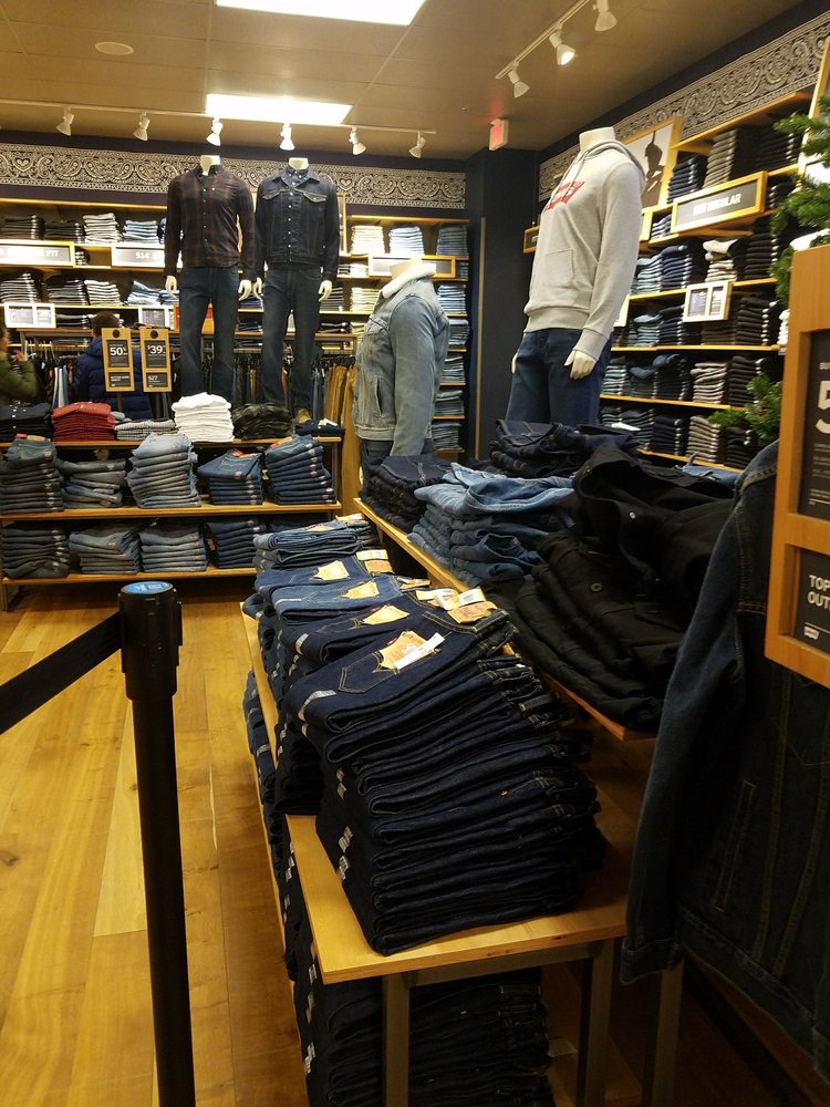 Levi’s Outlet Store Logo