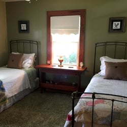 Old Crowe Farm - Barnyard Room