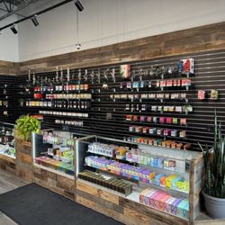 Turning Leaf - Alexandria - Turning Leaf Alexandria showing vapor selection of nicotine disposables and eliquid.
