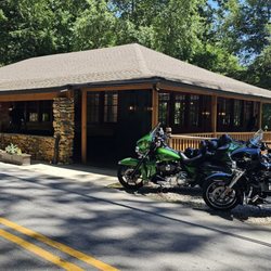 Max's Lakeside - Front of restaurant