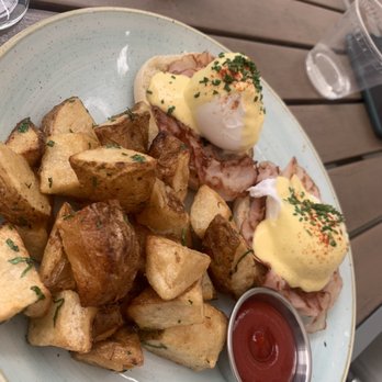 Evening Star Cafe - Crab Cake Benedict - New American Near Me - Alexandria, Virginia