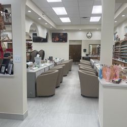 World Nail Spa - Nail stations