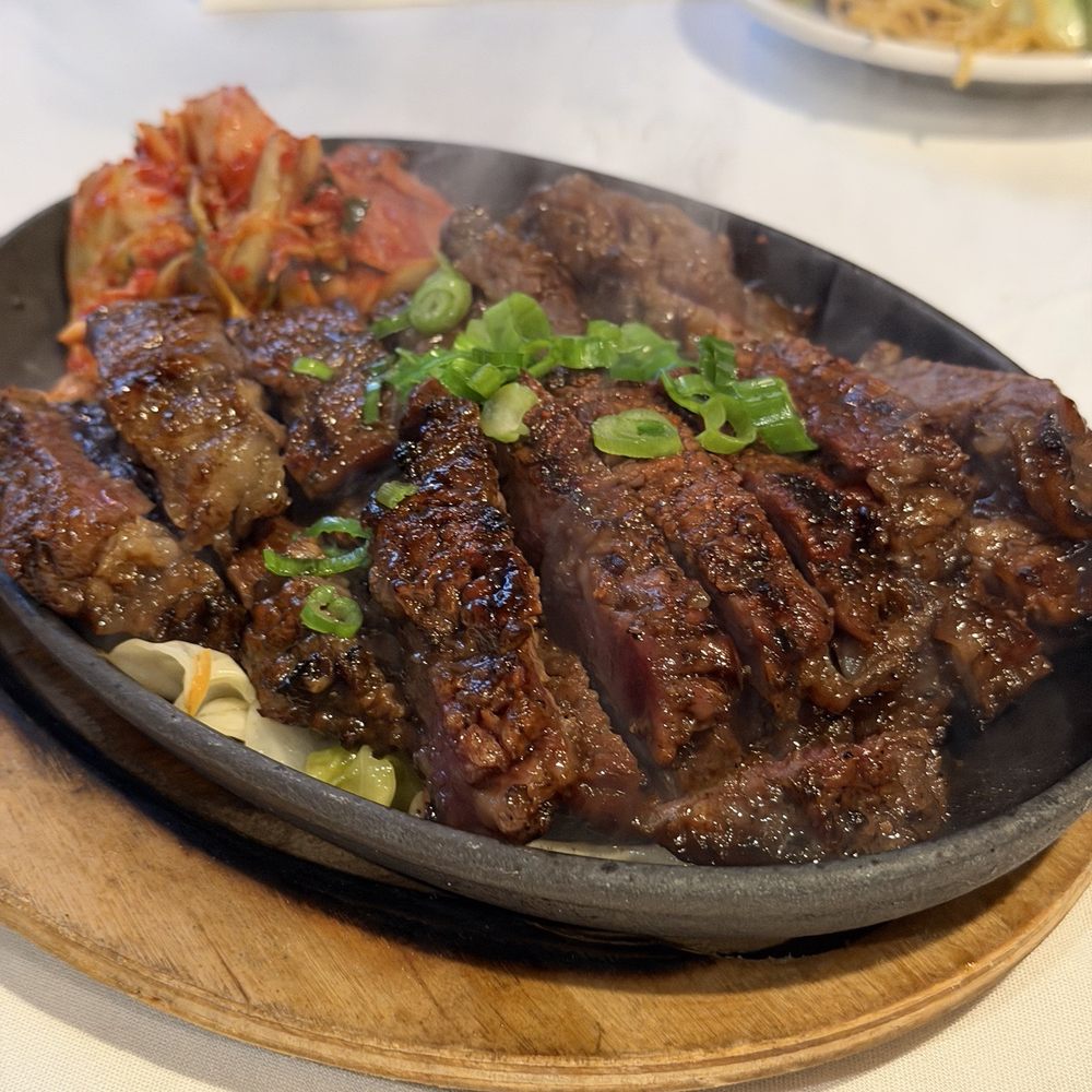 Side Street Inn - Sizzling boneless kalbi - Hawaiian Near Me - Honolulu, Hawaii Side Street Inn - Sizzling boneless kalbi - Hawaiian Near Me - Honolulu, Hawaii