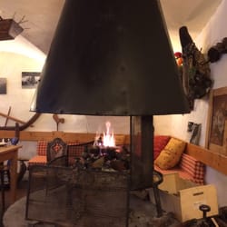 Hôtel Restaurant L'Estoilies - Gemütlicher, offener Kamin im Gastraum