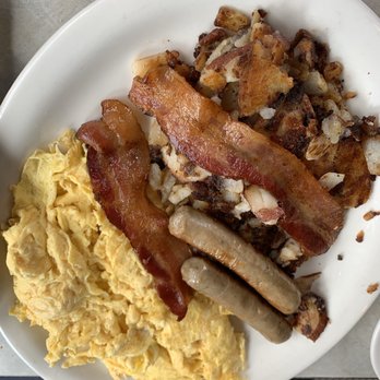 Patriots Diner - Hungry Man - breakfast - scrambled were basic, but the home fries and bacon on point. - Diners Near Me - Woonsocket, Rhode Island