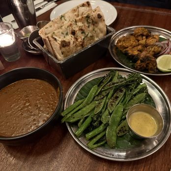 Dishoom - garlic naan, dishoom tikki chicken, black daal, grilled vegigiea - Indian Near Me - London, XGL