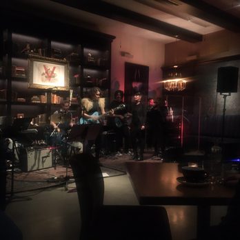 Verse - Performance stage at Verse - Seafood Near Me - Toluca Lake, California Verse - Performance stage at Verse - Seafood Near Me - Toluca Lake, California