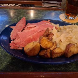 Bunny's Tavern - Corned beef and cabbage