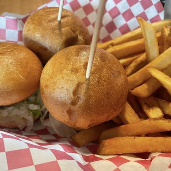 The County Line - Sliders - American Near Me - Brecksville, Ohio