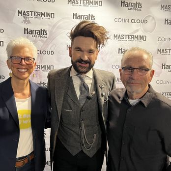 Colin Cloud - Cloud stands outside the show afterward and poses for photos! Great guy - Magicians Near Me Colin Cloud - Cloud stands outside the show afterward and poses for photos! Great guy - Magicians Near Me