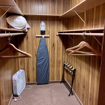 Wedgewood Resort - Huge closet! - Resorts Near Me - Fairbanks, Alaska