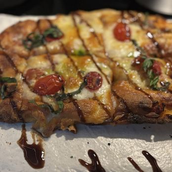 Bösendorfer Lounge - Margherita Flatbread - Lounges Near Me - Orlando, Florida