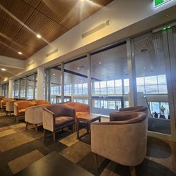Manaia Lounge - Ample comfortable classy seating