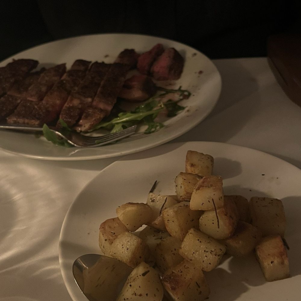 Rib eye and potatoes . Rib eye and potatoes .