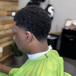 Cutting Edge Barbershop - Medium taper