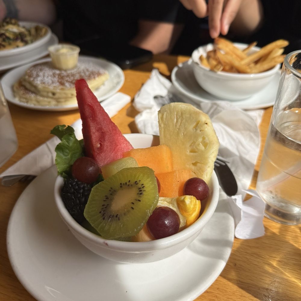 Mad Rooster Cafe - Milwaukee - Fresh fruit - Cafes Near Me - West Milwaukee, Wisconsin Mad Rooster Cafe - Milwaukee - Fresh fruit - Cafes Near Me - West Milwaukee, Wisconsin