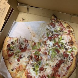 Vegetable Pizza with vegan cheese Vegetable Pizza with vegan cheese