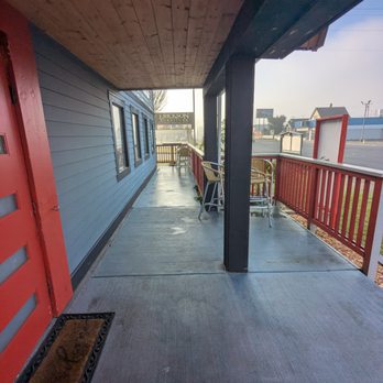 La Ruleta Mexican Restaurant - Patio/deck area. - Mexican Near Me - Everett, Washington