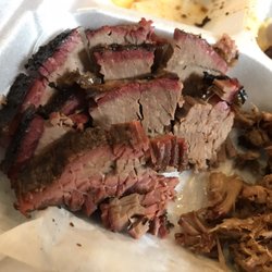 Maxons Blue Country Barbecue - A closer look at that perfect smoke ring