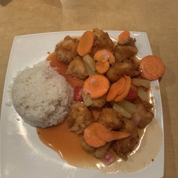 Leong's Asian Diner - Sweet and sour chicken with steamed rice - Chinese Near Me - Springfield, Missouri Leong's Asian Diner - Sweet and sour chicken with steamed rice - Chinese Near Me - Springfield, Missouri