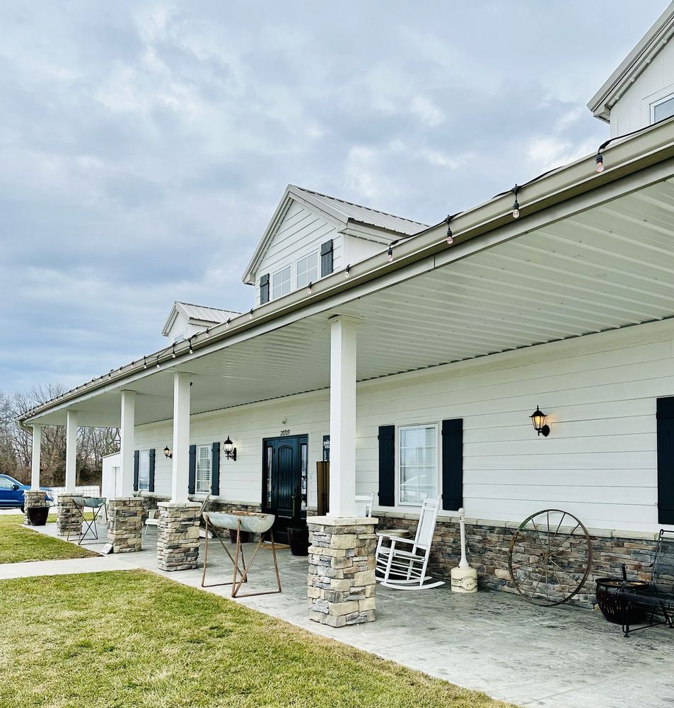 The Peculiar Winery - vineyard in Peculiar, MO