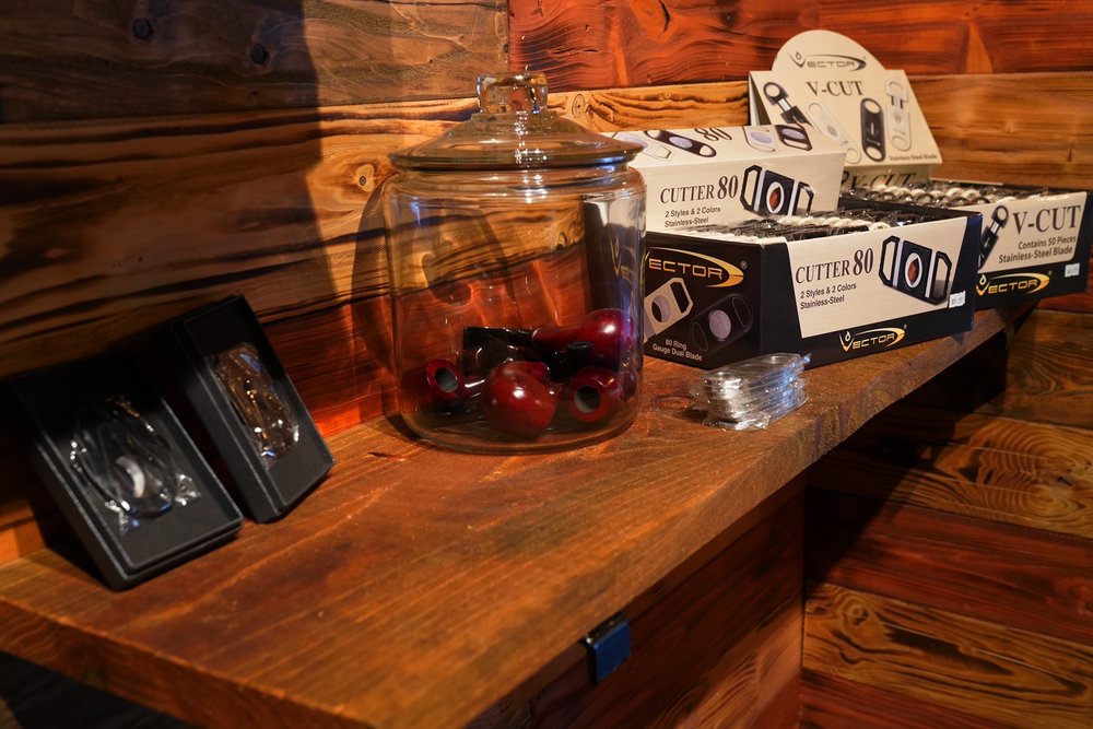 THE CIGAR MILITIA Updated October 2024 20 Photos 1410 Colonial