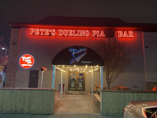 Pete's Dueling Piano Bar by null