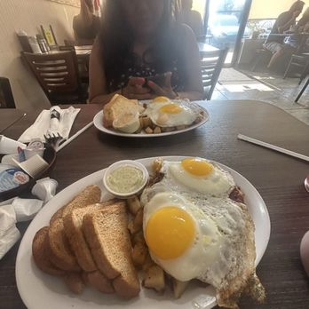 Shelton’s Big Grill - Corned beef hash special - Breakfast & Brunch Near Me - Virginia Beach, Virginia Shelton’s Big Grill - Corned beef hash special - Breakfast & Brunch Near Me - Virginia Beach, Virginia