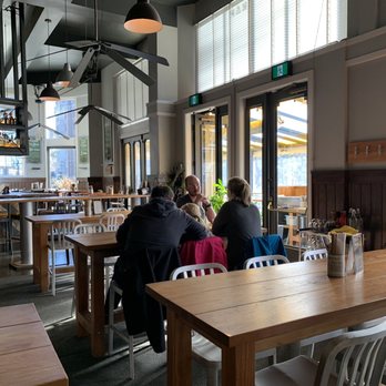 10 Acres Commons - Seafood Near Me - Victoria, British Columbia