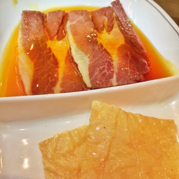 香港老飯店 - Honey ham wrapped in bread with crispy bean curd sheet - cold dish but still delicious - Shanghainese Near Me - Hong Kong, HK