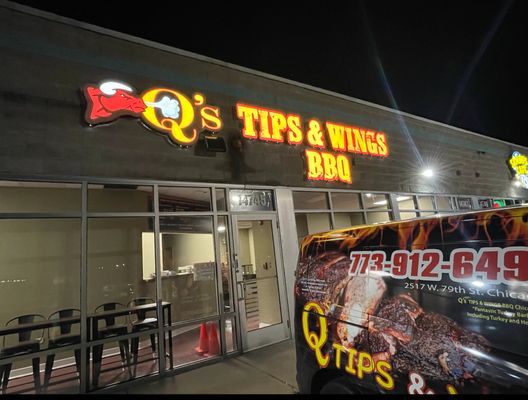 QS TIPS AND WINGS BBQ by null