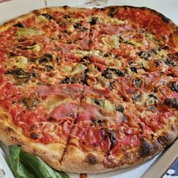 Pizza Parcheggio - So happy they now have pizza capricciosa.