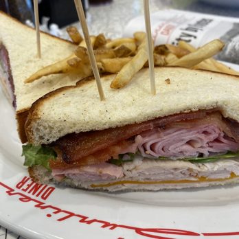 Sunliner Diner - Classic Club - Diners Near Me - Pigeon Forge, Tennessee