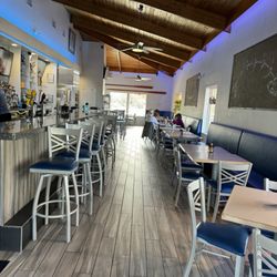 Fishbones Raw Bar And Restaurant
