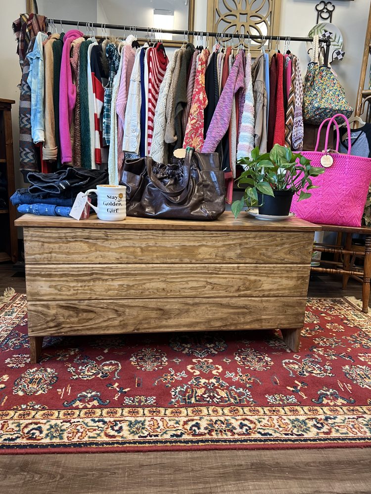 BELLE AND CLOVER Request Information 27 Photos 265 East Water St