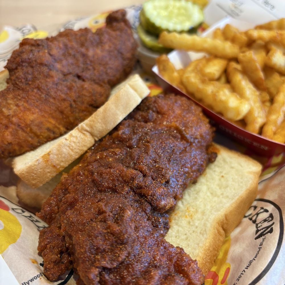 Dave's Hot Chicken - Chicken Shop Near Me - Boynton Beach, Florida