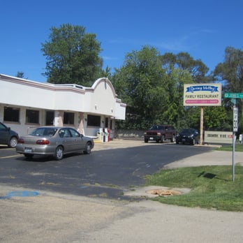 Spring Valley Restaurant - cars parked in front of the building - American Near Me - Oregon, Illinois