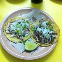 Miguelito - Tacos de surtida y costilla.