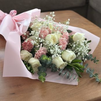 Flowerstino - Custom dozen rose bouquet - Florists Near Me - Chula Vista, California Flowerstino - Custom dozen rose bouquet - Florists Near Me - Chula Vista, California