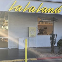 Side counter for app/online order pick ups!