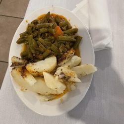 Petos - Green beans and potatoes.