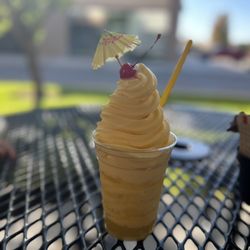 La Creme Frozen Yogurt - I love this, and it was free