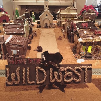 Four Seasons Hotel - Austin - Gingerbread House Display 2015 - Hotels Near Me - Austin, Texas