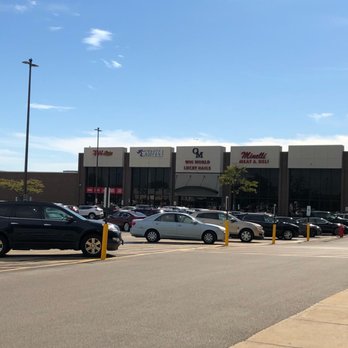 Oak Mill Mall - A well kept-up and nicely laid out strip mall. - Shopping Centers Near Me - Niles, Illinois