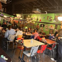 The Friendly Toast - Empty tables but an hour wait