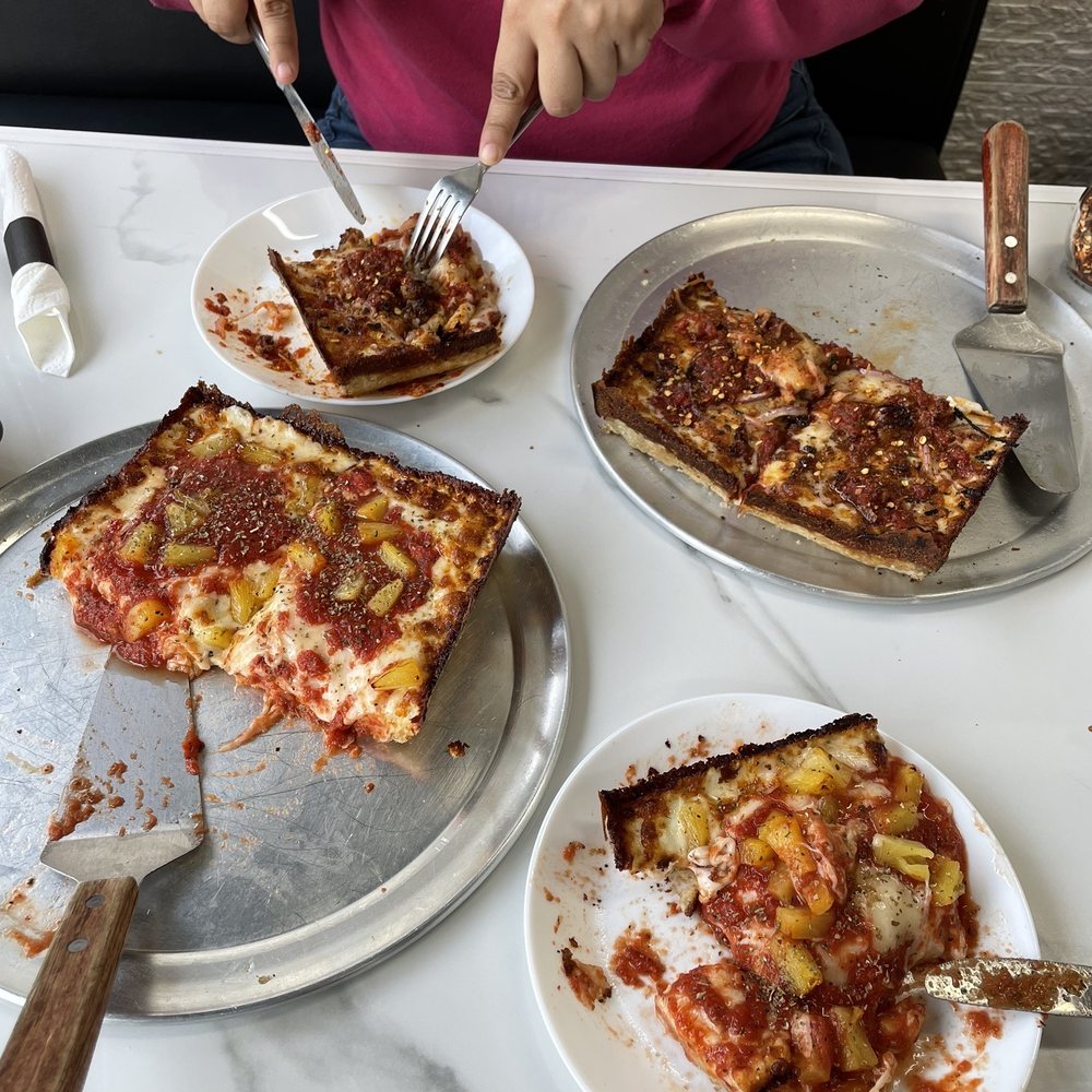 Fuji & Vi's - The Argument and spicy Italian - Pizza Near Me - Pasadena, California