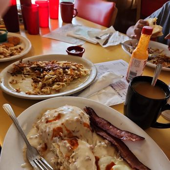 Twede's Cafe - Half biscuit and gravy with a side of hashbrowns. - American Near Me - North Bend, Washington