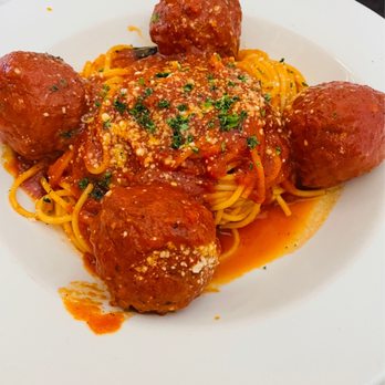 L'incontro - Spaghetti A La Puttanesca - Italian Near Me - Lake Wales, Florida L'incontro - Spaghetti A La Puttanesca - Italian Near Me - Lake Wales, Florida