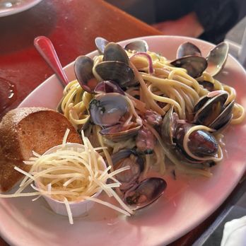 Santa Barbara Shellfish Company - Clam Linguine - Seafood Near Me - Santa Barbara, California Santa Barbara Shellfish Company - Clam Linguine - Seafood Near Me - Santa Barbara, California