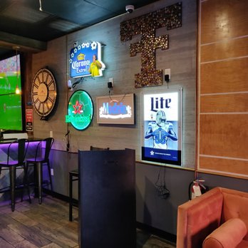 Peak Restaurant and Bar - Sports Bars Near Me - Irving, Texas